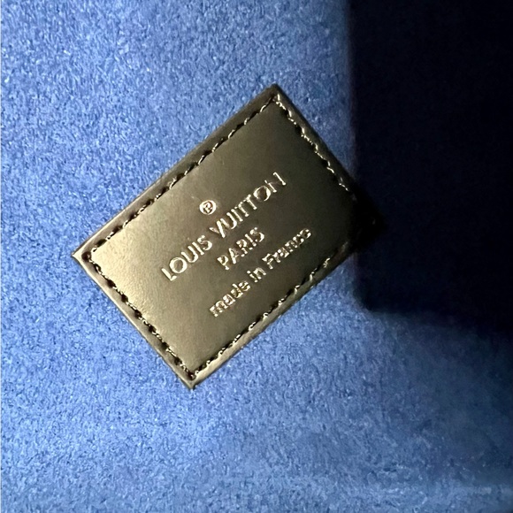 Sold x Louis Vuitton Brand new in box Limited Edition Alpha Trio Triple pouches - Picture 4 of 7